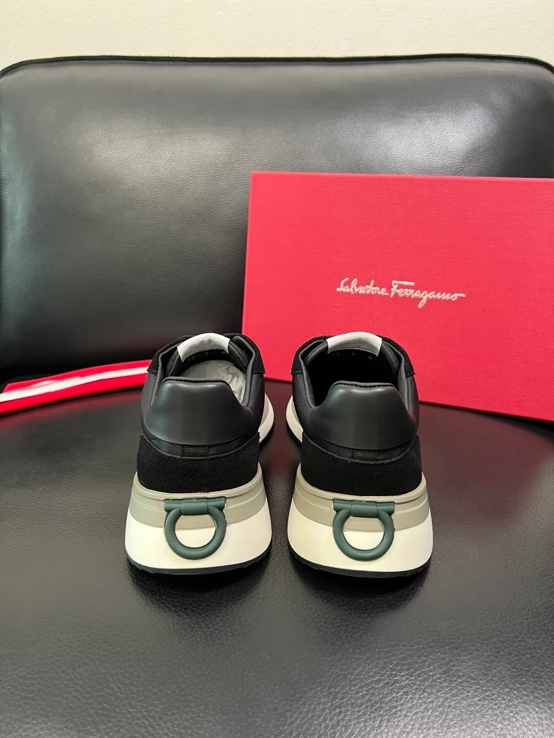 Men's shoes 💰780 Ferragamo High quality top handicrafts Ferragamo counters sell original factory configuration at the same time, imported original cowhide from Italy, imported water-dyed cow lining, soles: original factory special original soles are super comfortable, original factory and single goods, welcome to compare at the same time at the counter, code number 39-44 (customized 38 45)